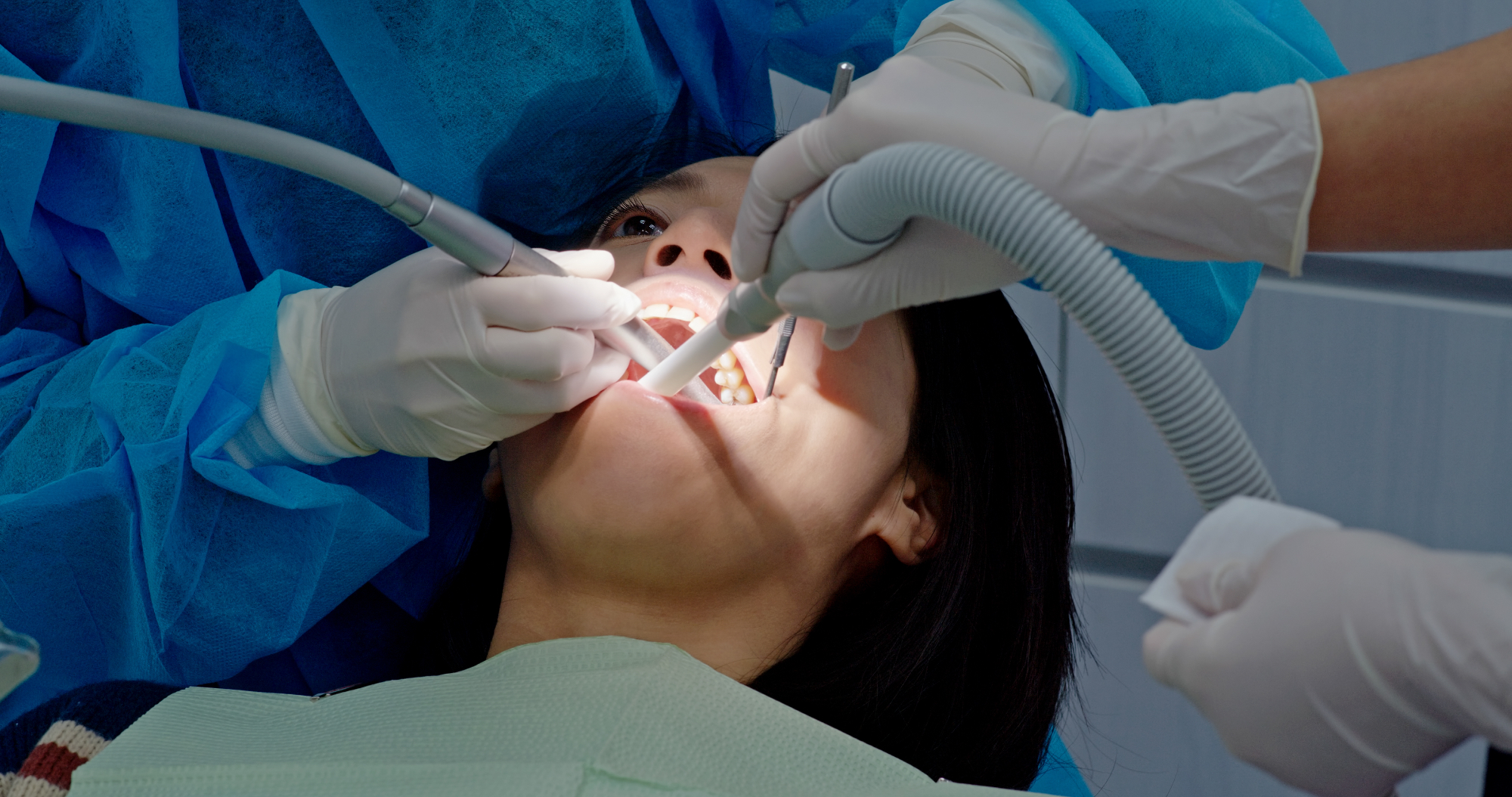 Sodelavka in zobna kirurgija, ki jo ima naslednji teden